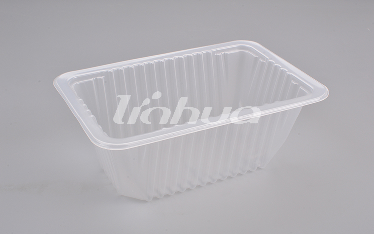 What is the difference in moisture resistance between a Plastic Food Tray made from PET and one made from expanded polystyrene (EPS)?